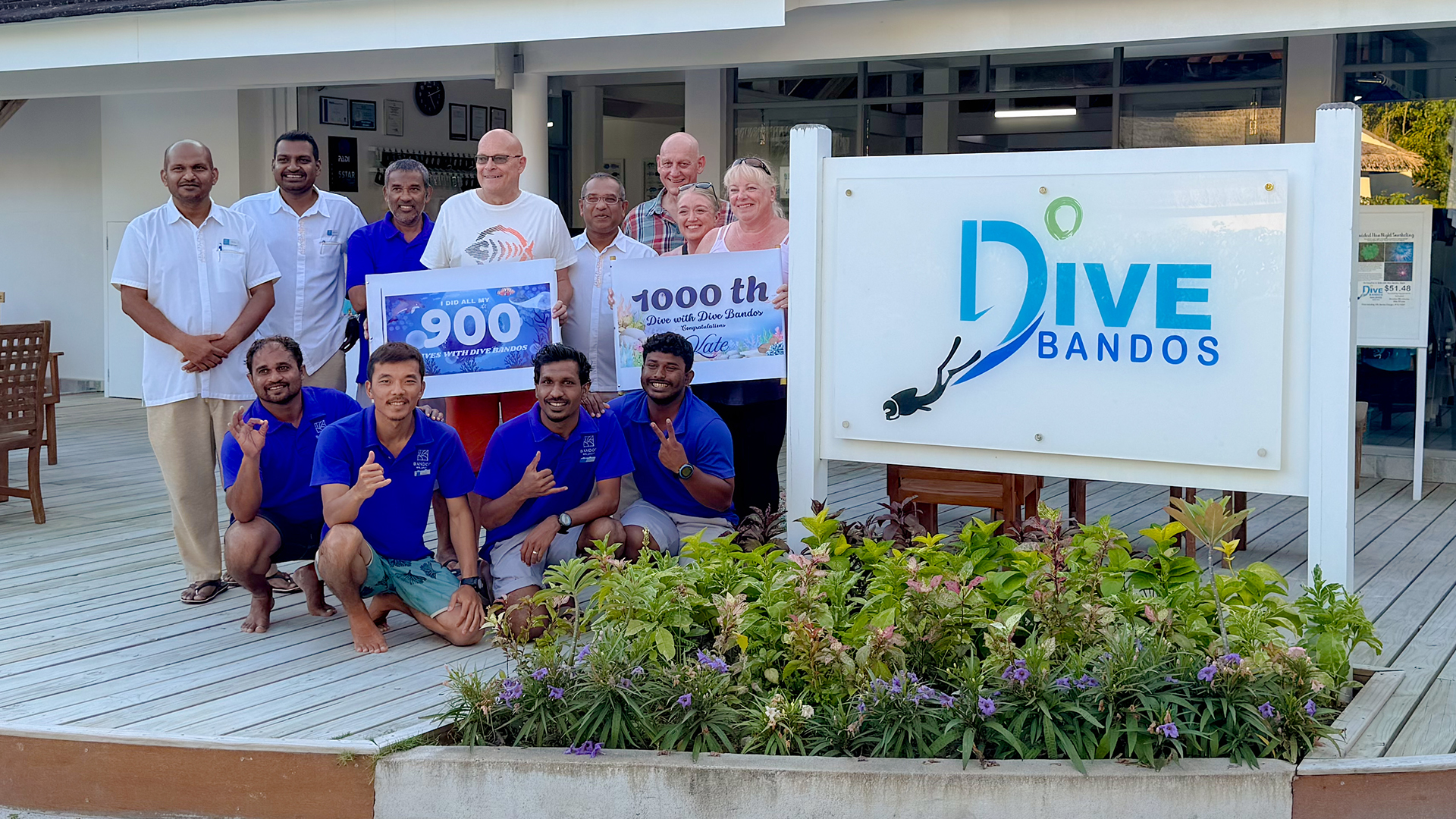 Bandos Maldives recently celebrated a remarkable achievement with two of its most loyal guests, Kate and Andy, who share a decades-long connection with the island.